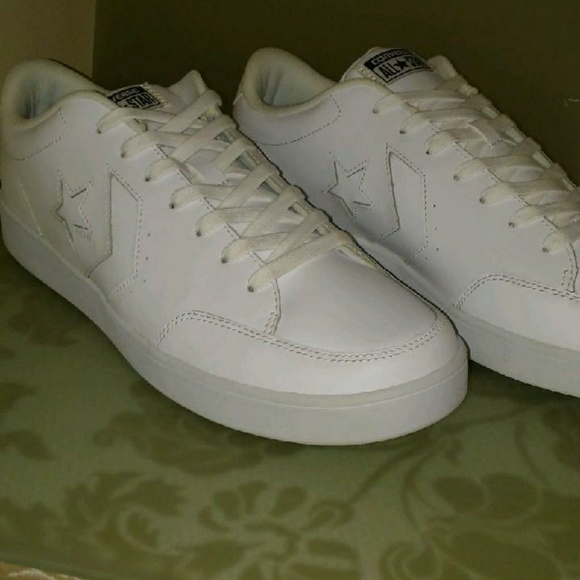 Men's White Low-Top Converse Sneakers - Picture 2 of 6